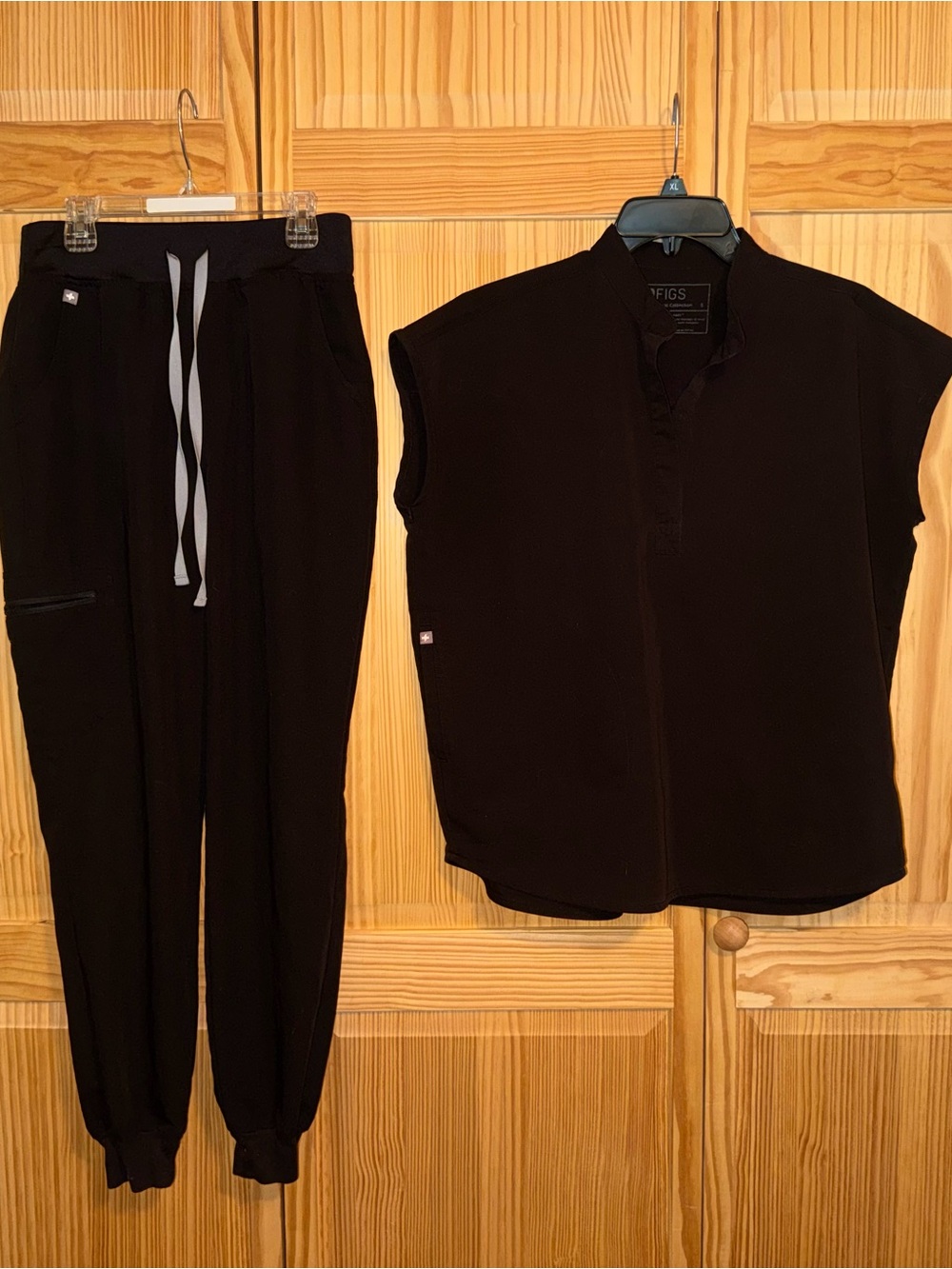 Figs Black Women’s Technical Scrub Set, Rafaela Oversized Top & Joggers, Sz S